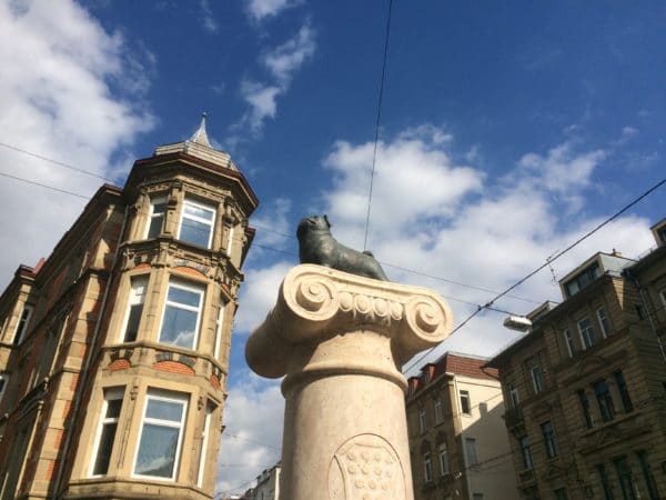 Stuttgart: Der Mops auf dem Eugensplatz - Foto © Welz