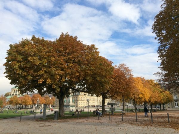 Stuttgart im Herbst: Schlossplatz - Foto © Welz