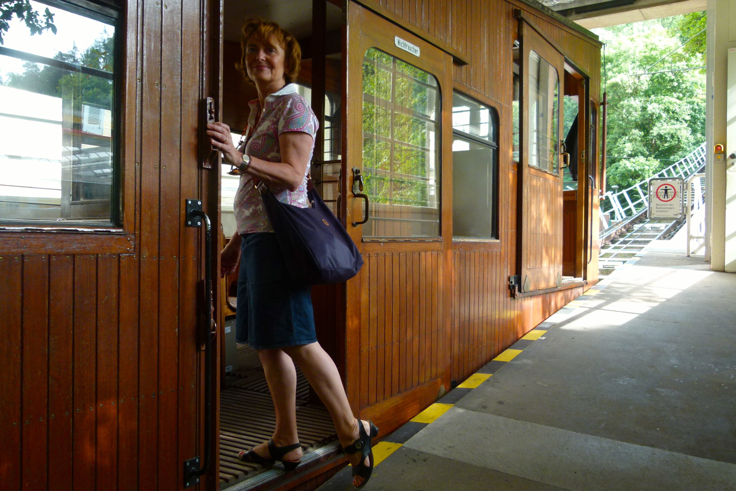Andrea Welz nimmt sie mit auf einen bahnbrechenden Ausflug mit Seilbahn und Zacke - Foto © RRupf