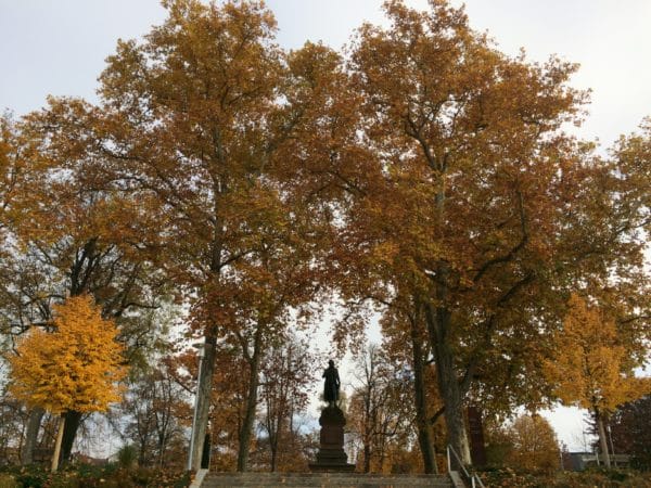 Herbst: Schiller auf der Schillerhöhe in Marbach - Foto © Welz