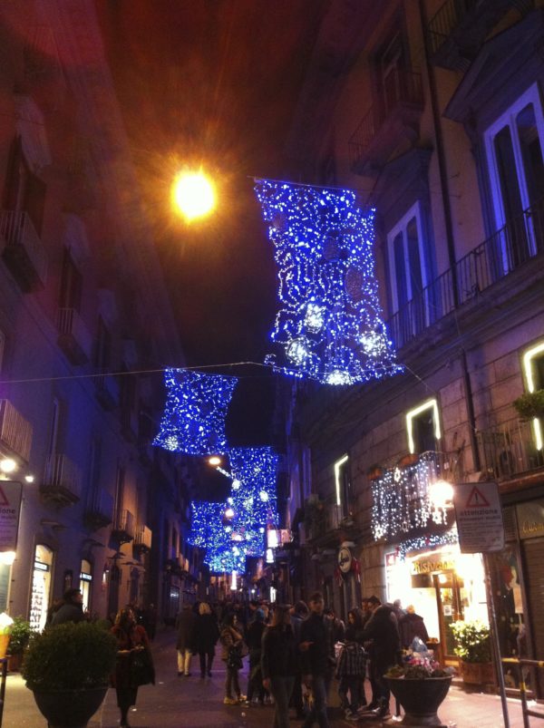 Auf der Einkaufsstraße Via Toledo in Napoli - Foto © Welz 