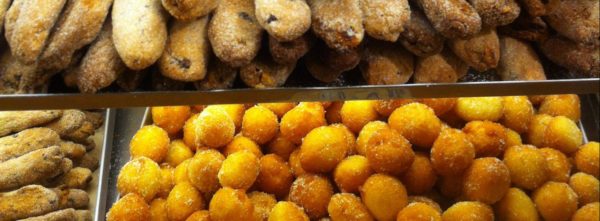 Castagnole di Carnevale und Tozzetti Casarecci und noch viel mehr gibt es beim Forno Campo de' Fiori in Rom - Foto © Welz 
