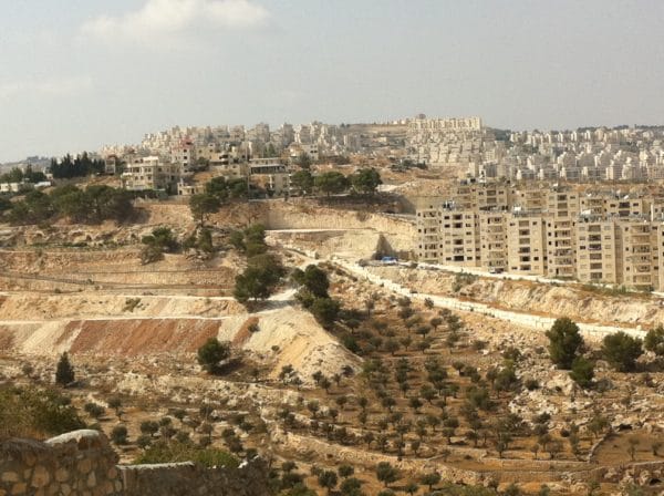 Blick von den Shepherds' Fields auf die Mauer und die israelischen Siedlungen - Bethlehem - September 2011 - Foto © Welz