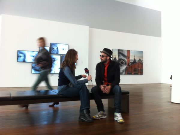 JR im Interview bei der Pressekonferenz im Museum Frieder Burda 28.02.2014 Foto © Welz