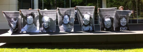 Gelungener Versuch einer INSIDEOUT Parade vor dem Museum Frieder Burda - Foto © Welz