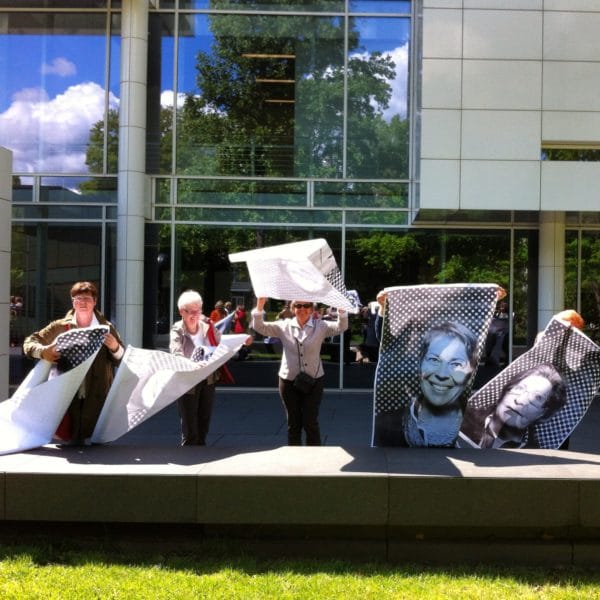 Erster Versuch einer INSIDEOUT Parade vor dem Museum Frieder Burda - Foto © Welz 