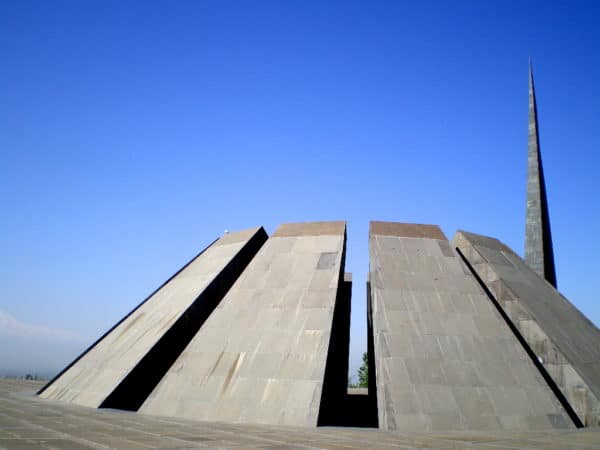 Die Genozid-Gedenkstätte Tsitsernakaberd in Jerevan Armenien - Foto © Welz 