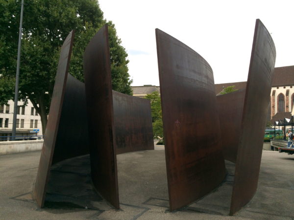 Richard Serra, Intersection, 1992 auf dem Theaterplatz. Foto © Welz