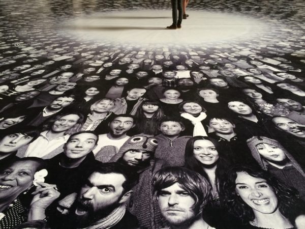 Frauen, Männer, Kinder ... im Panthéon in Paris - Fotoinstallation von JR - fotografiert von © Welz