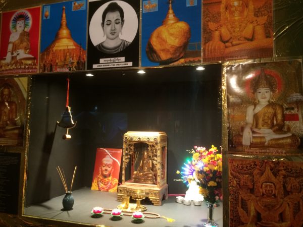 Lindenmuseum Stuttgart, Myanmar - Das goldene Land, Hausschrein zur Verehrung des Buddha - Foto © Welz
