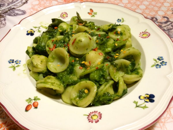 Einfach, doch köstlich! Orecchiette con cime di rape - ein typisches Gericht aus Apulien - Foto © Welz
