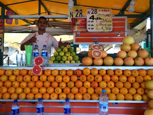 Marrakesch: Orangensaftverkäufer auf dem Platz Jemaa el Fna. Foto © Welz