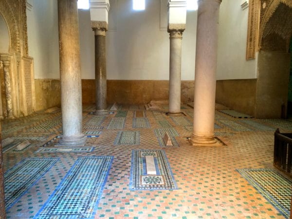 In der alten Almohaden-Kasbah findet man neben der Moschee einen seitlichen Eingang zu den Saaditen-Gräber. Foto © Welz