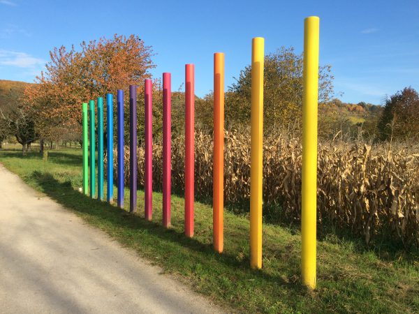 Regenbogenfarben am Rehbergerweg. Foto © Welz
