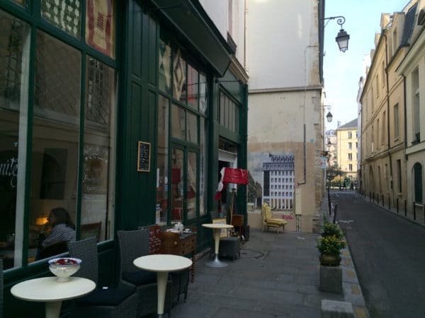 Paris: Rue des Guillemites mit Poster von ROBOCOOP - Foto 2016 © Welz