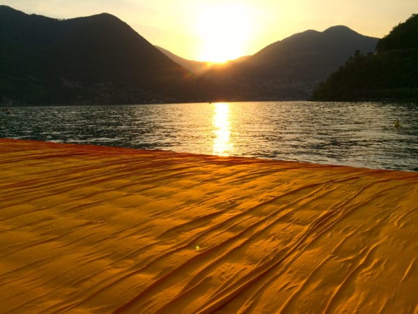 THE FLOATING PIERS Sonnenuntergang am IseoSee - Foto © Welz