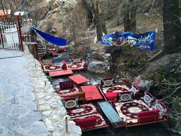 Chillen in der Darband-Schlucht im Norden Teherans. Foto © Welz (2016)