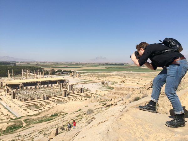 Iran: Blick von den Felsgräbern auf die Terrasse von Persepolis. Foto © Welz (2016)