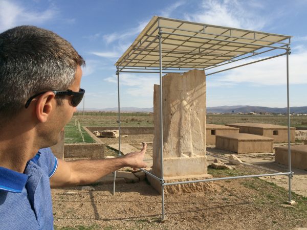 Pasargadae: Torbau mit Figur des geflügelten Genius. Foto © Welz (2016)