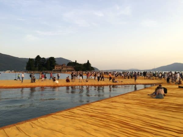 THE FLOATING PIERS Abendstimmung - Foto © Welz