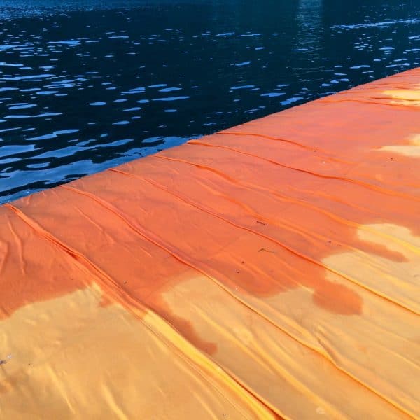 THE FLOATING PIERS: unvergesslich dahliengelb! Foto © Welz