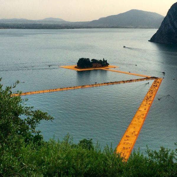 THE FLOATING PIERS: Das Kunstereignis im Sommer 2016 - Foto © Welz