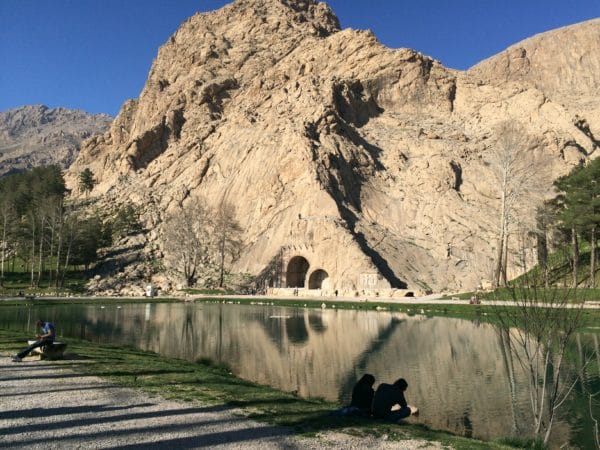 Die Felsreliefs von Taq-e-Bostan bei Kermanshah im Iran. Foto © Welz (2016)