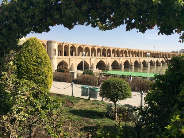 Isfahan: Die 33-Bögen-Brücke Si-o-se Pol wurde im Jahr 1602 fertiggestellt. Foto © Welz (2016)