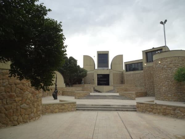 Skulpturenhof im Tehran Museum of Contemporary Art. Foto © Welz 